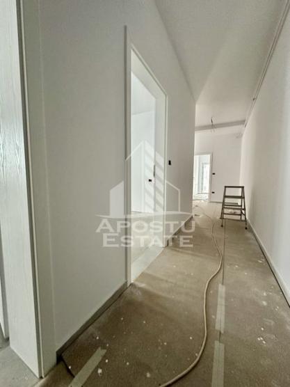 Apartament cu 3 camere, decomandat, etaj intermediar, zona Planetelor