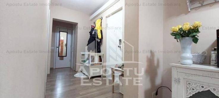 Apartament cu 4 camere,2 bai, centrala proprie, zona Micalaca