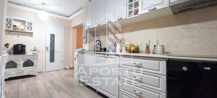 Apartament cu 4 camere,2 bai, centrala proprie, zona Micalaca