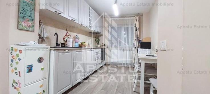 Apartament cu 4 camere,2 bai, centrala proprie, zona Micalaca