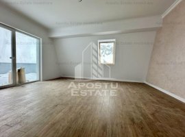 Apartament cu 3 camere, decomandat, terasa 50 mp, zona Planetelor