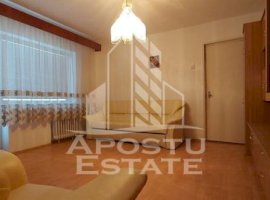 Apartament 2 camere,  semidecomandat,  zona romanilor