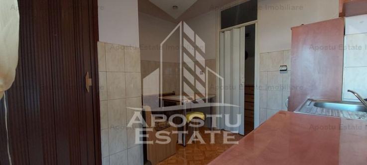 Apartament 2 camere,  semidecomandat,  zona romanilor