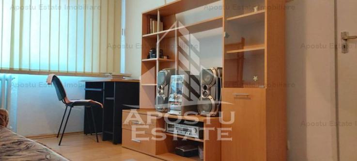 Apartament 2 camere,  semidecomandat,  zona romanilor