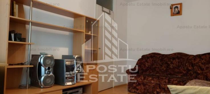 Apartament 2 camere,  semidecomandat,  zona romanilor