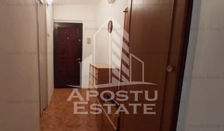 Apartament 2 camere,  semidecomandat,  zona romanilor