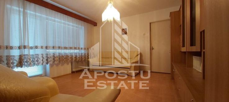 Apartament 2 camere,  semidecomandat,  zona romanilor