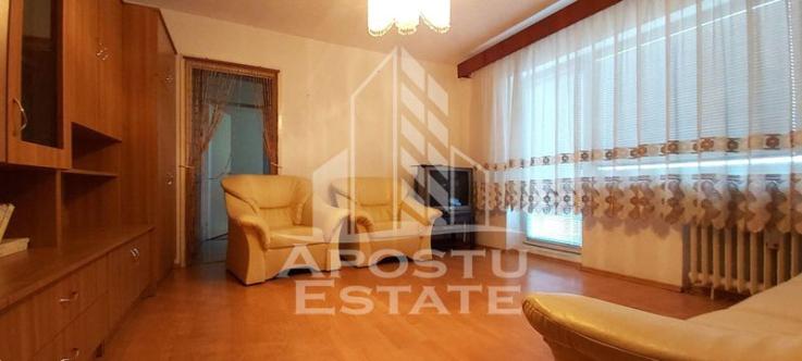 Apartament 2 camere,  semidecomandat,  zona romanilor