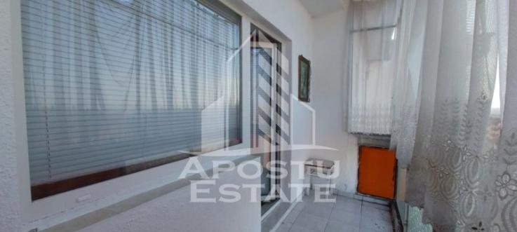 Apartament 2 camere,  semidecomandat,  zona romanilor