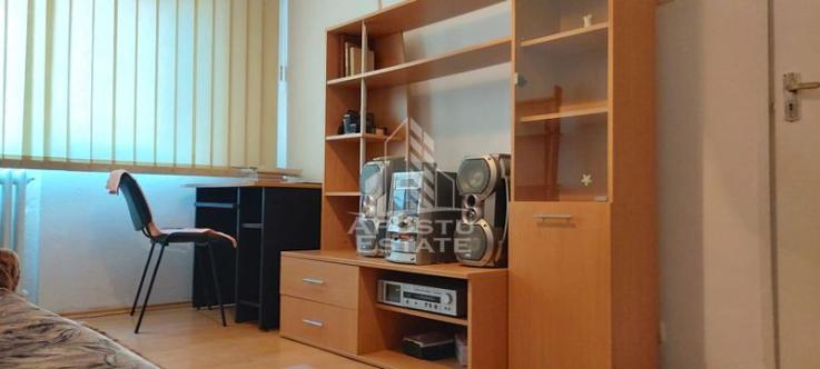 Apartament 2 camere,  semidecomandat,  zona romanilor