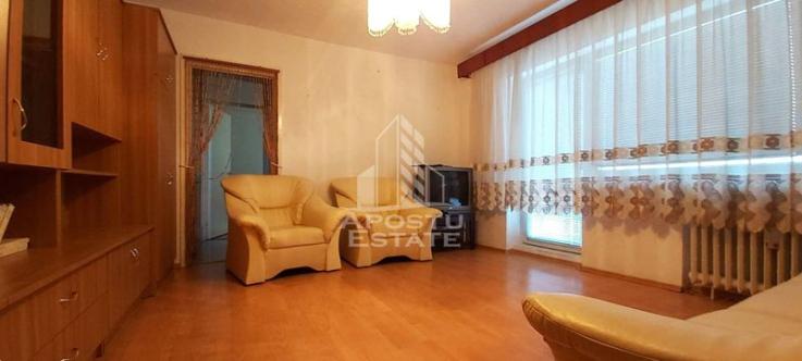 Apartament 2 camere,  semidecomandat,  zona romanilor