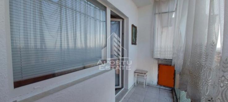 Apartament 2 camere,  semidecomandat,  zona romanilor