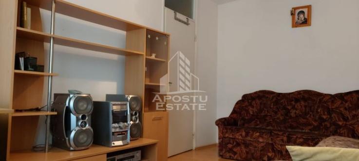 Apartament 2 camere,  semidecomandat,  zona romanilor