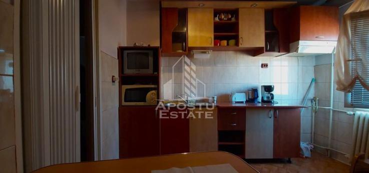 Apartament 2 camere,  semidecomandat,  zona romanilor