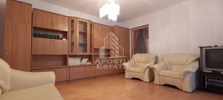 Apartament 2 camere,  semidecomandat,  zona romanilor