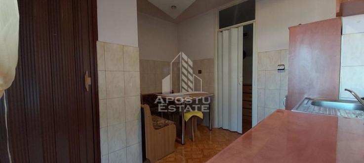 Apartament 2 camere,  semidecomandat,  zona romanilor