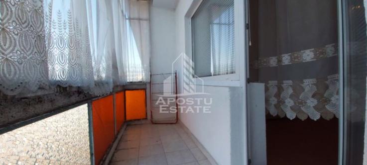 Apartament 2 camere,  semidecomandat,  zona romanilor