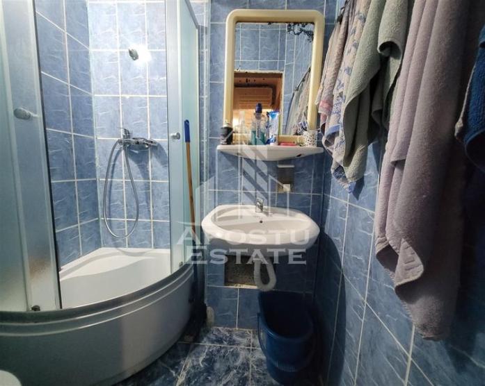 Apartament cu 3 camere, 2 bai, centrala proprie, zona Bucovina