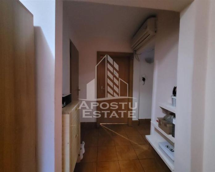 Apartament cu 3 camere, 2 bai, centrala proprie, zona Bucovina