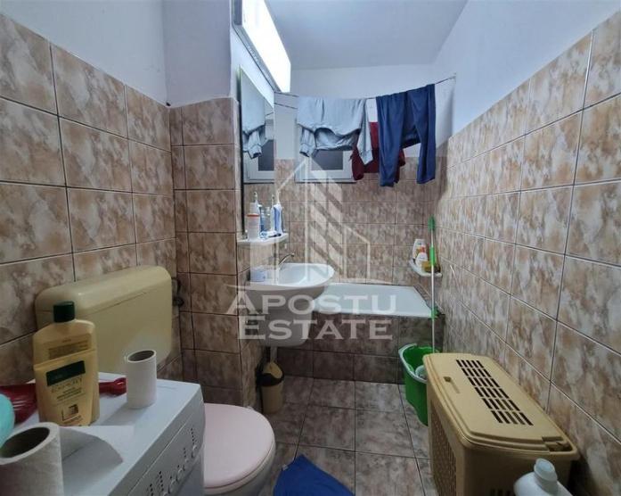 Apartament cu 3 camere, 2 bai, centrala proprie, zona Bucovina