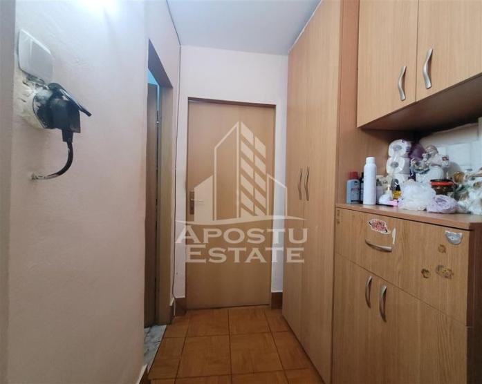 Apartament cu 3 camere, 2 bai, centrala proprie, zona Bucovina