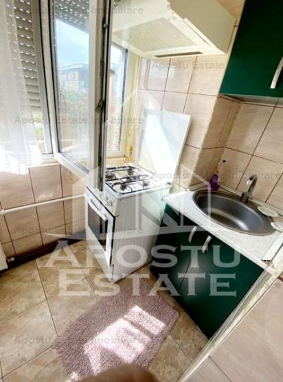 Apartament cu 2 camere decomandat 76 mp,centrală proprie,zona Alfa