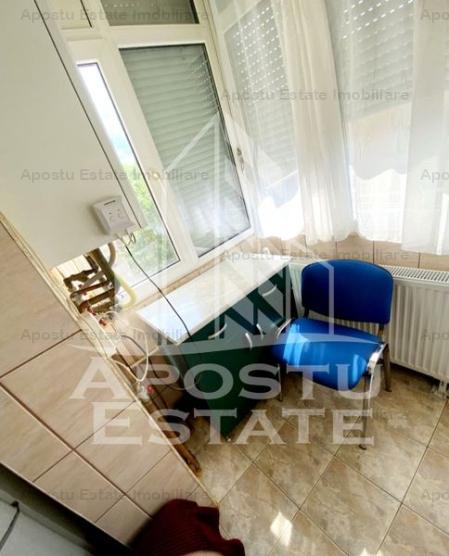 Apartament cu 2 camere decomandat 76 mp,centrală proprie,zona Alfa