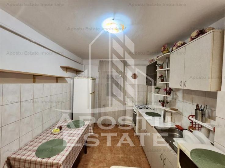 Apartament 2 camere, semidecomandat, zona Olimpia