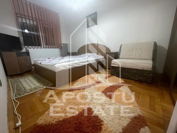 Apartament cu 2 camere 50 mpu,zona Confectii