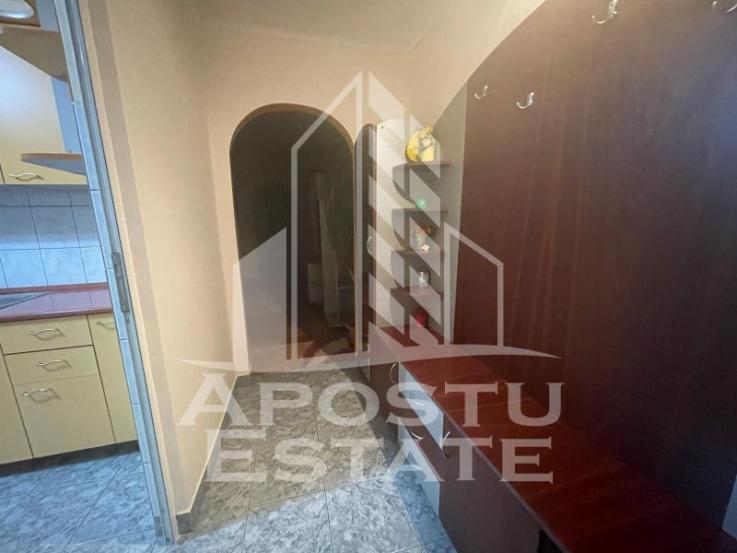 Apartament cu 2 camere 50 mpu,zona Confectii