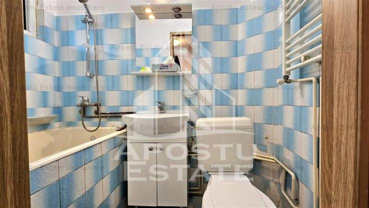 Apartament cu 3 camere 57mp Semidecomandat in zona Complex Studentesc