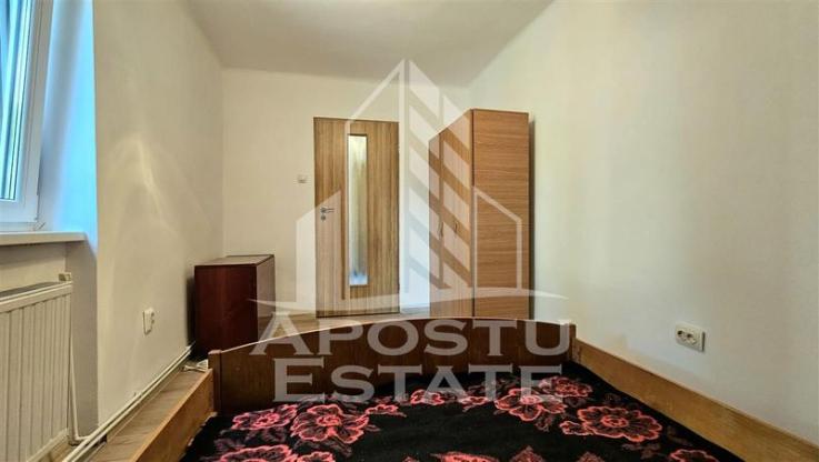 Apartament cu 3 camere 57mp Semidecomandat in zona Complex Studentesc