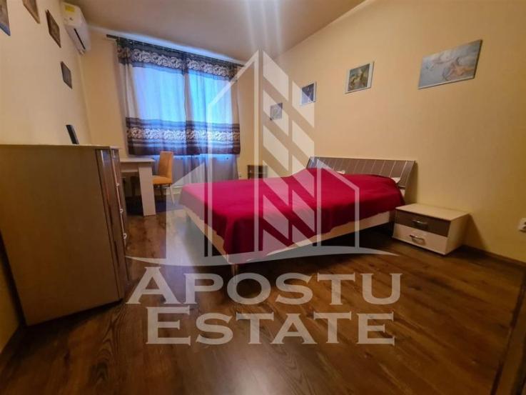 Casa, 4 camere,  3 locuri de parcare, zona Sagului