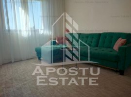 Apartament cu 2 camere semidecomandatin zona Vlaicu