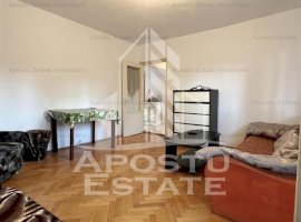 Apartament trei camere decomandat etaj intermediar