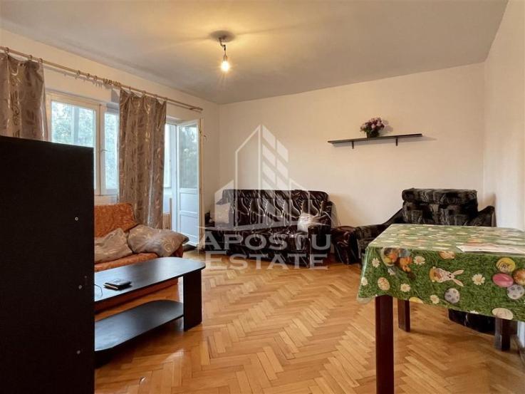 Apartament trei camere decomandat etaj intermediar