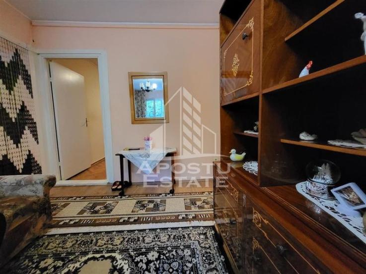 Apartament cu 4 camere, centrala proprie, zona Dacia