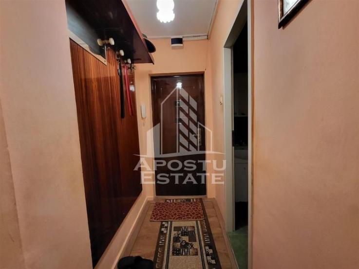 Apartament cu 4 camere, centrala proprie, zona Dacia