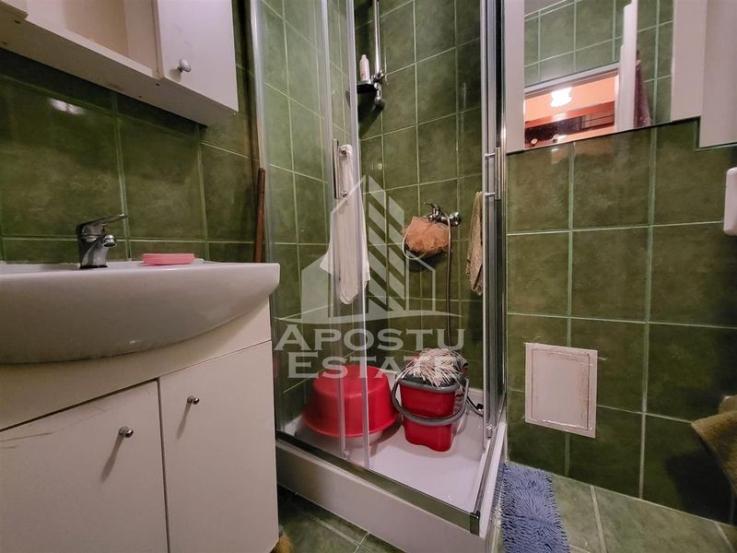 Apartament cu 4 camere, centrala proprie, zona Dacia