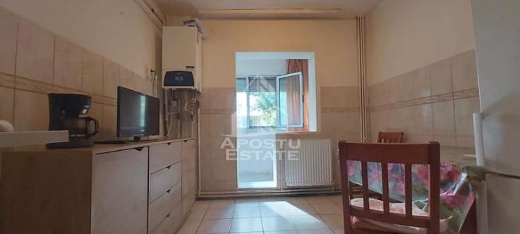 Apartament cu 3 camere decomandat zona Miorita