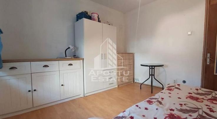 Apartament cu 3 camere decomandat zona Miorita