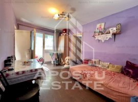 Apartament cu 3 camere ,98 mp , etaj intermediar, centerala, Aradu Nou