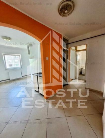 Apartament cu 3 camere ,98 mp , etaj intermediar, centerala, Aradu Nou