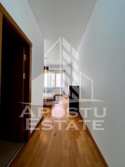 Apartament 3 camere, ultra spatios, parcare privata, Take Ionescu