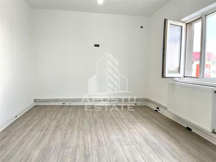 Apartament cu 4 camere complet renovat situat in zona Dambovita