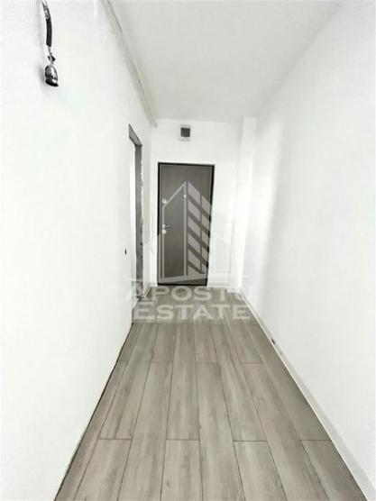 Apartament cu 4 camere complet renovat situat in zona Dambovita