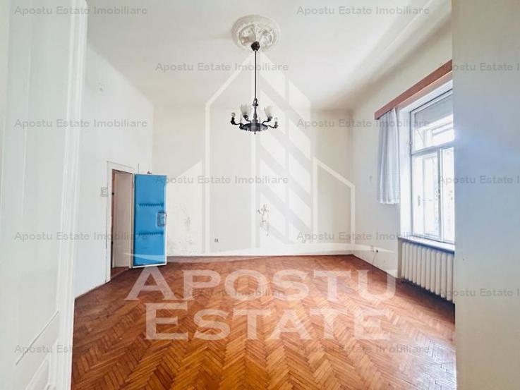 Apartament 4 camere, garaj pentru depozitare in zona Centrala