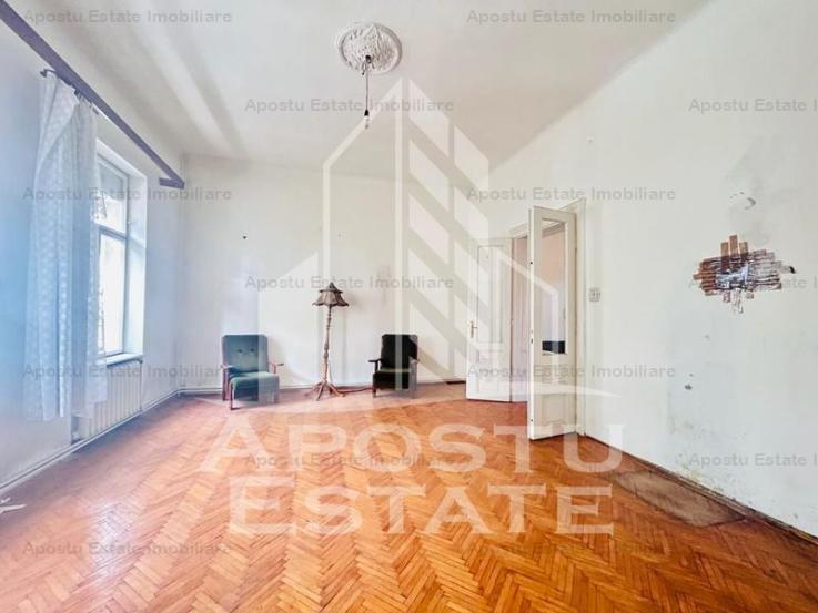 Apartament 4 camere, garaj pentru depozitare in zona Centrala