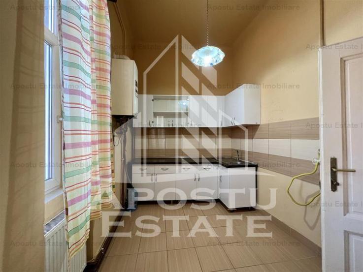 Apartament 2 camere, centrala proprie, etajul 1