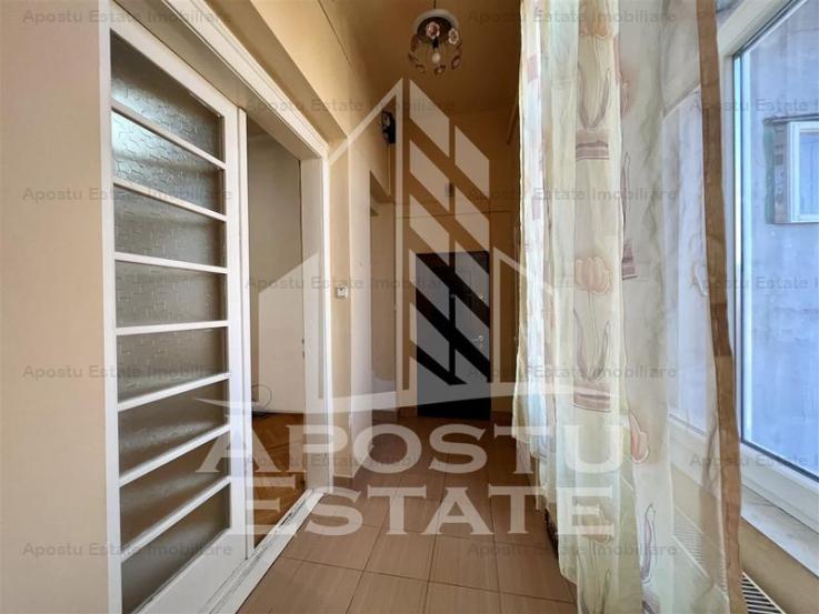 Apartament 2 camere, centrala proprie, etajul 1